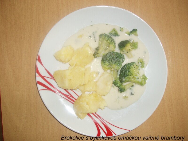Brokolice s bylinkovou omáčkou vařené brambory